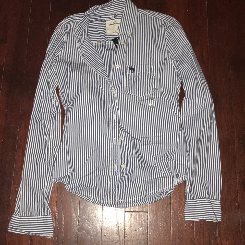 Girls Abercrombie T-shirt Size: M (11-12)